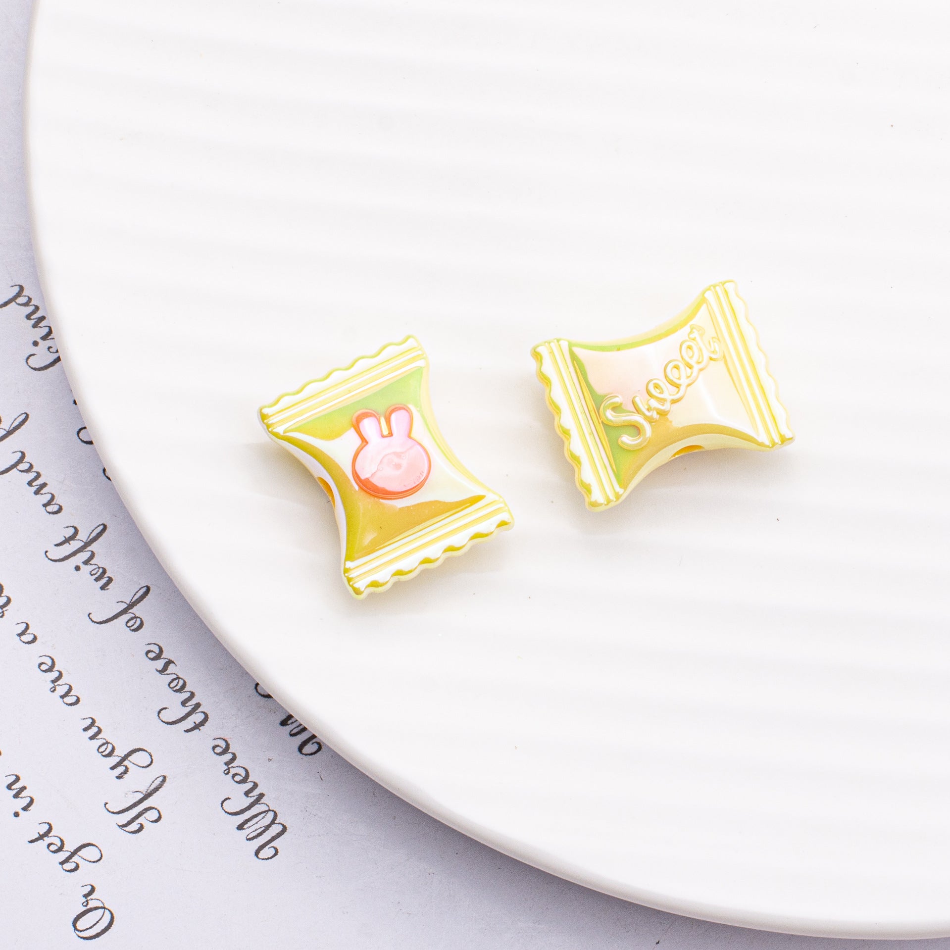 Wholesale 10PCS V-plated Two-color Bunny Candy Cross-hole Acrylic Straight Hole Beads