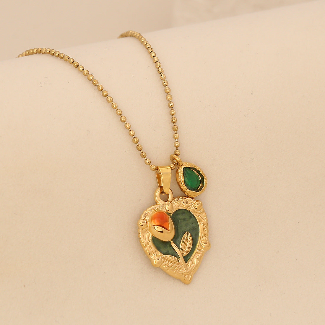 Wholesale   Rose Heart-Shaped Pendant Necklace Retro Accessible Luxury Necklace