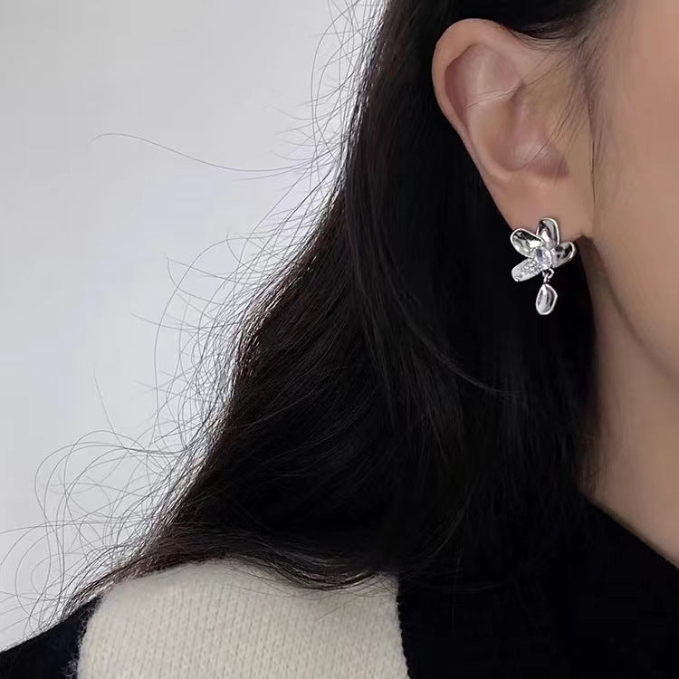 Wholesale Alloy Silver Flower Earrings Stylish Minimalist Studs Jewelry Accessory For Everyday Party Wear