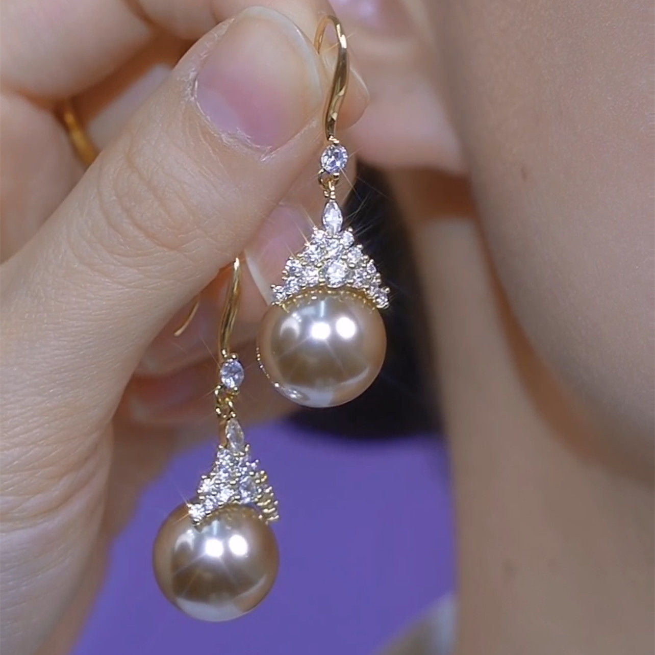 Wholesale Full diamond queen purple pearl earrings