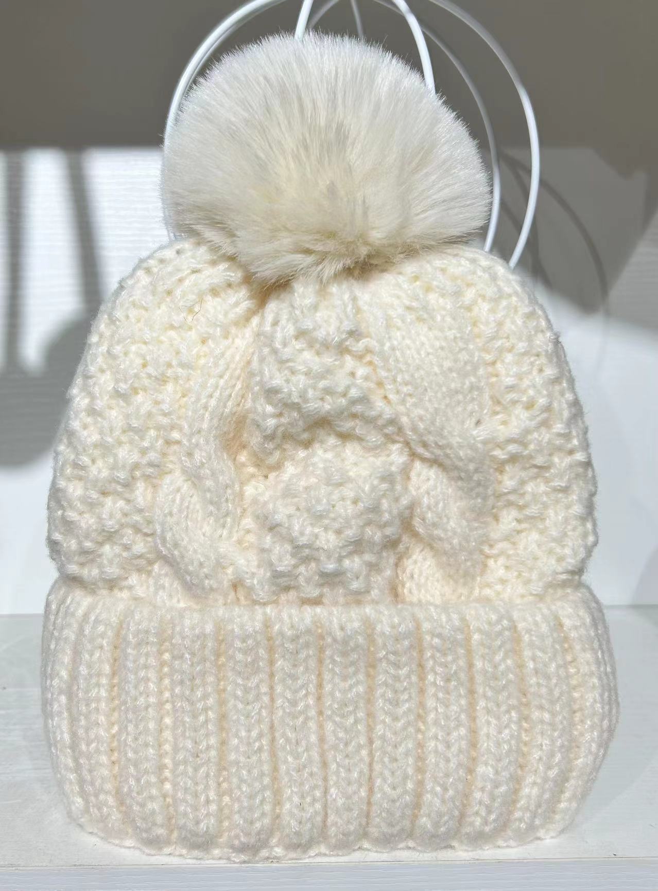 Wholesale A Large Brim Is Versatile and Insulating Beanie
