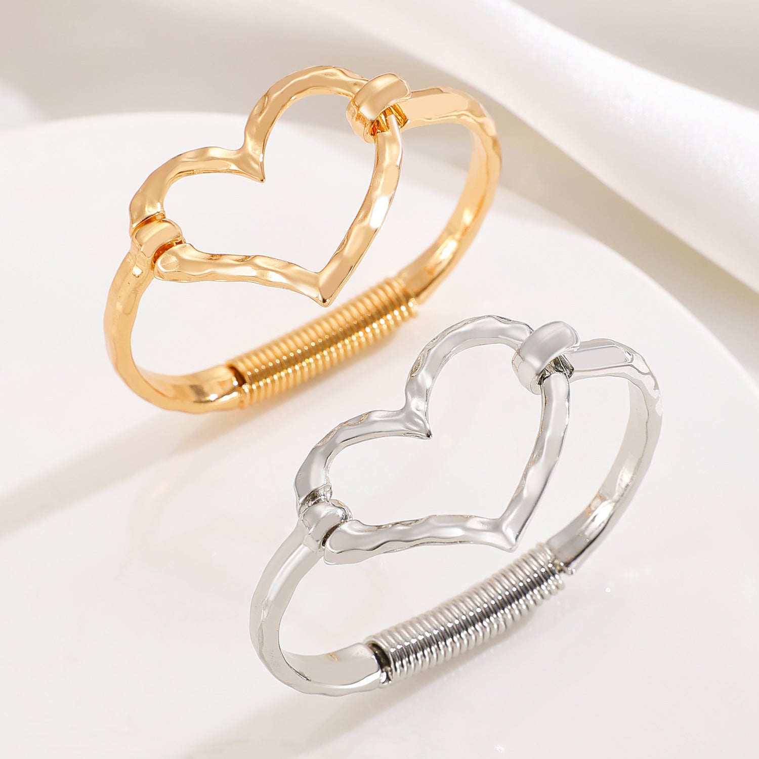 Wholesale Exaggerated cross-shaped heart plated bracelet