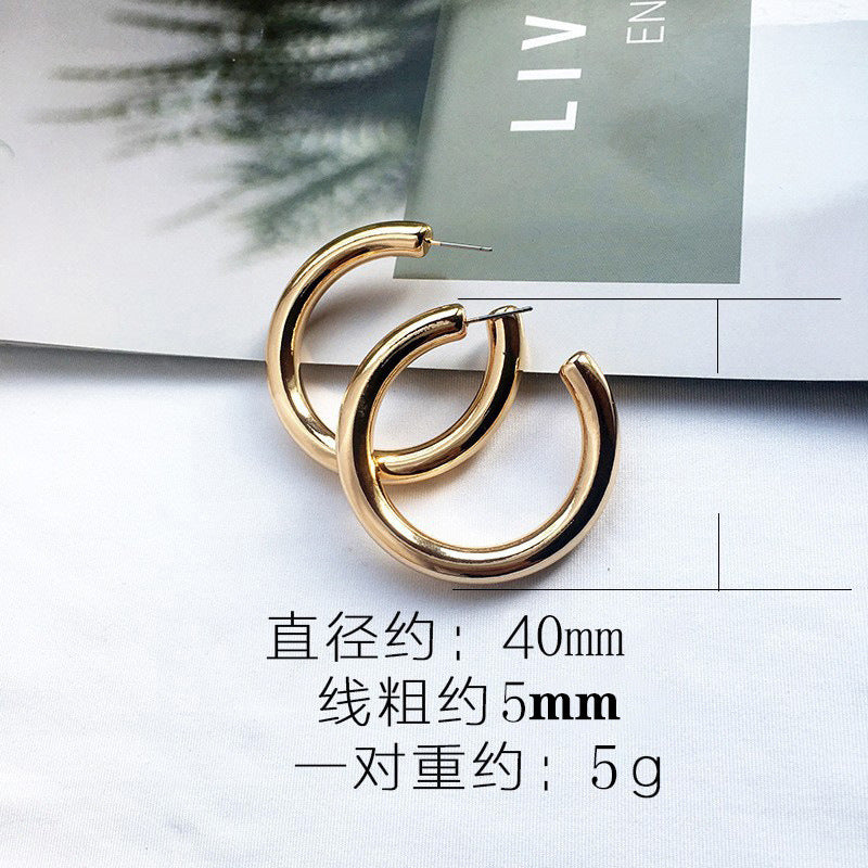 Wholesale C- shaped circle metal earrings