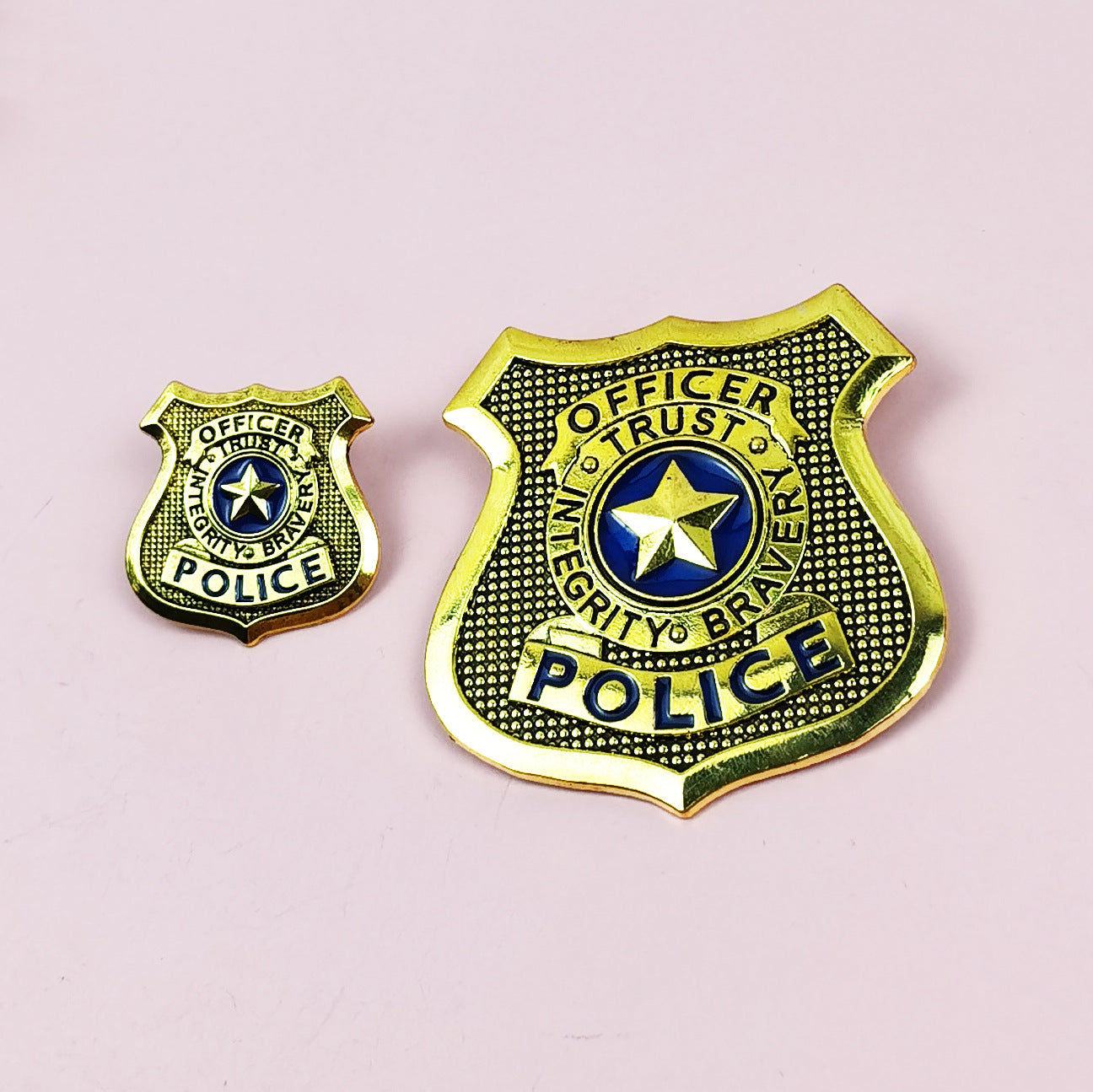 Wholesale Golden cartoon police officer badge accessory badge OLY Exclusive
