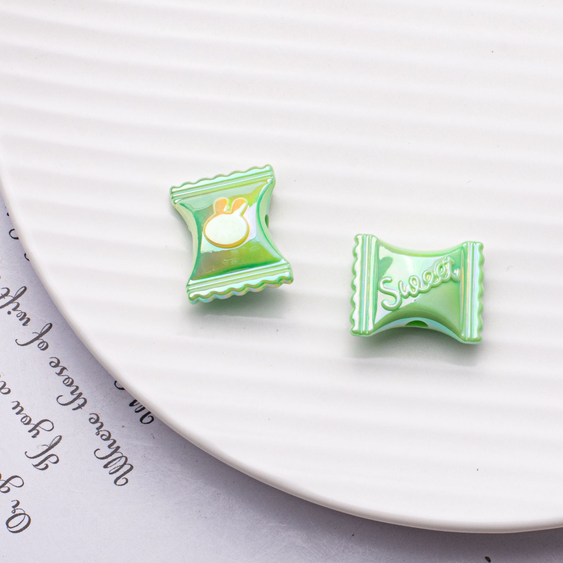 Wholesale 10PCS V-plated Two-color Bunny Candy Cross-hole Acrylic Straight Hole Beads