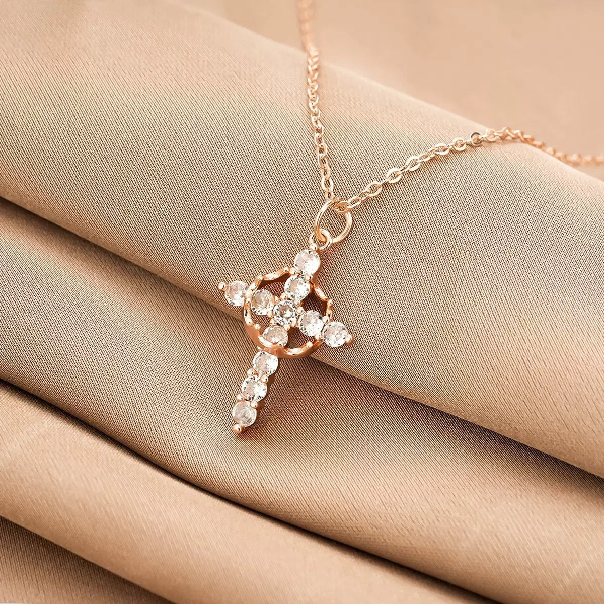 Wholesale Stylish Women' s Necklace with Creative Cross Pendant