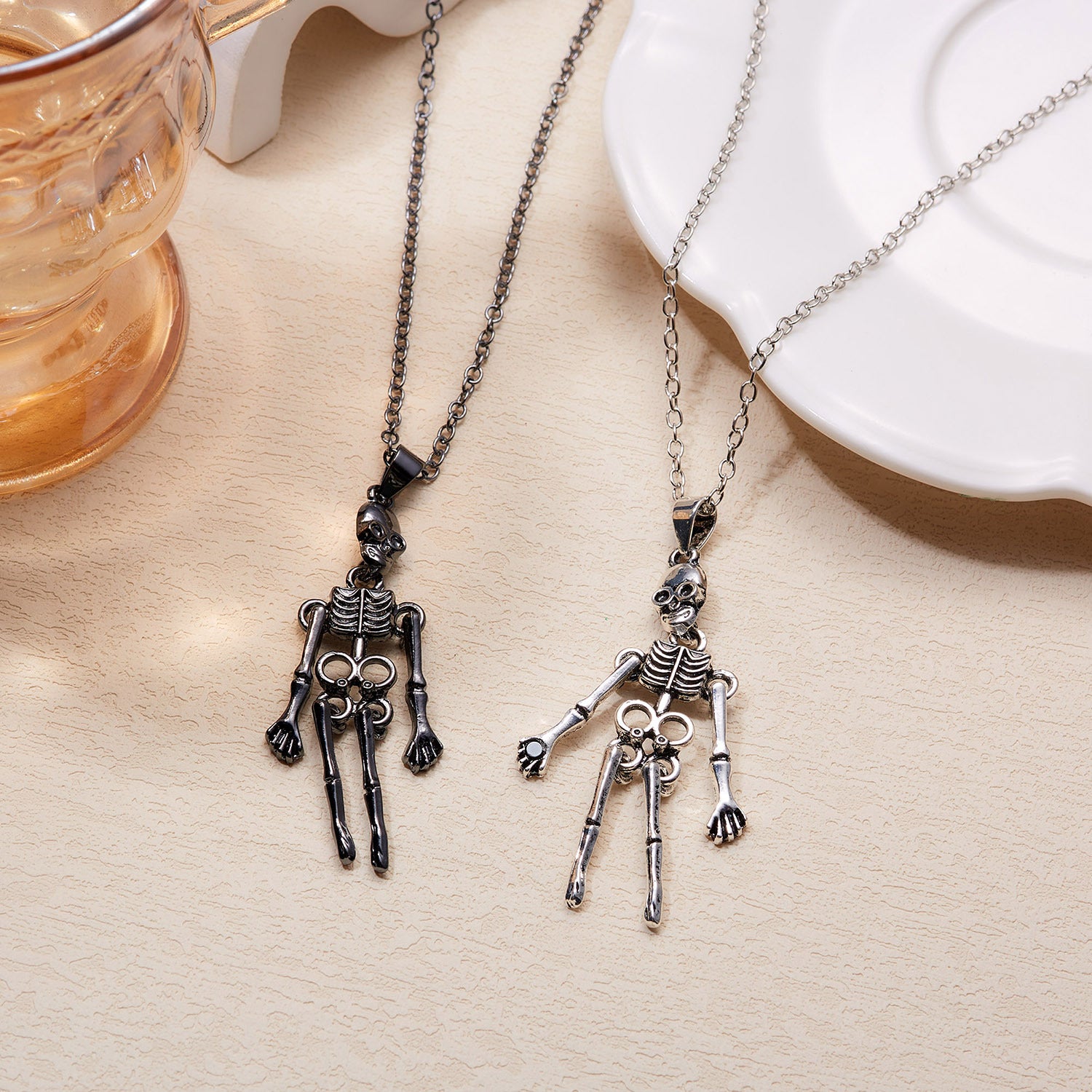 Wholesale Retro Skull Ghost Necklace Hand Skull Pendant Couple Necklace Jewelry
