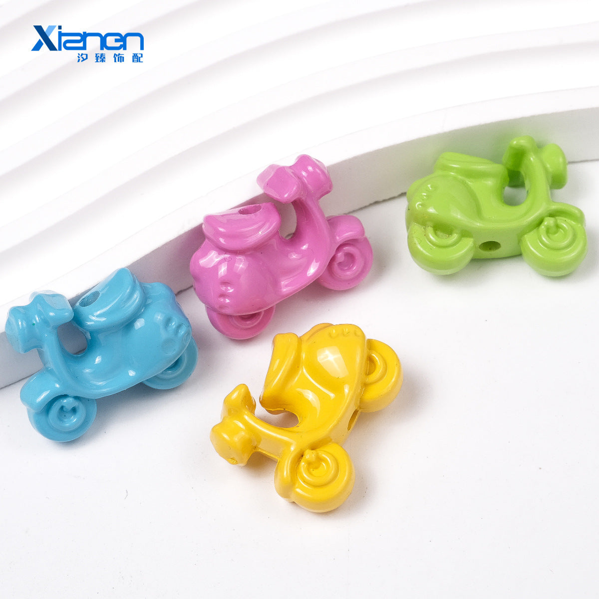 Wholesale of 100PCS/PACK Cartoon Small Motorcycle Perforated Paint Motorcycle Resin Beads