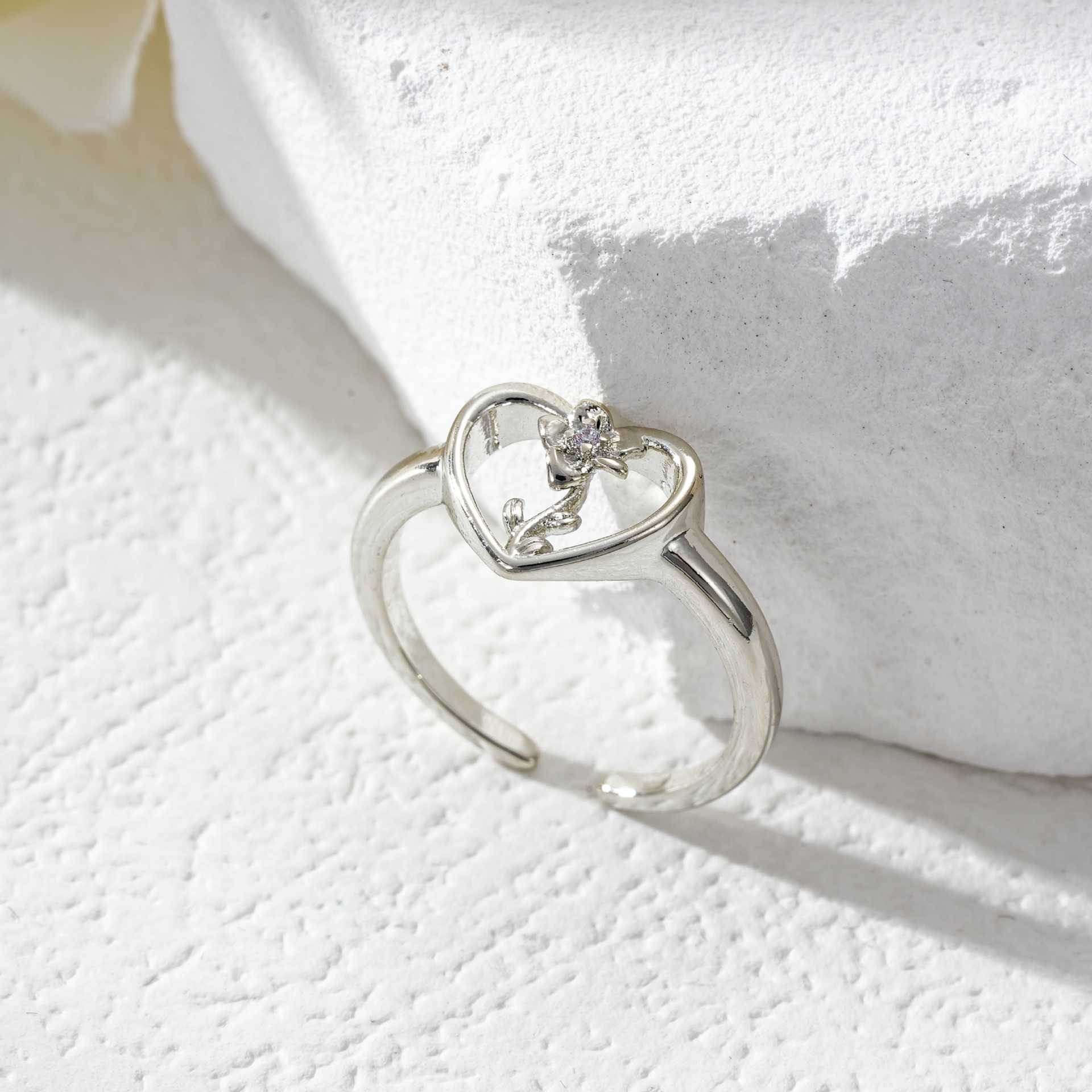 Wholesale Zircon Heart Flower Hand Jewelry Open 12-Month Flower Ring