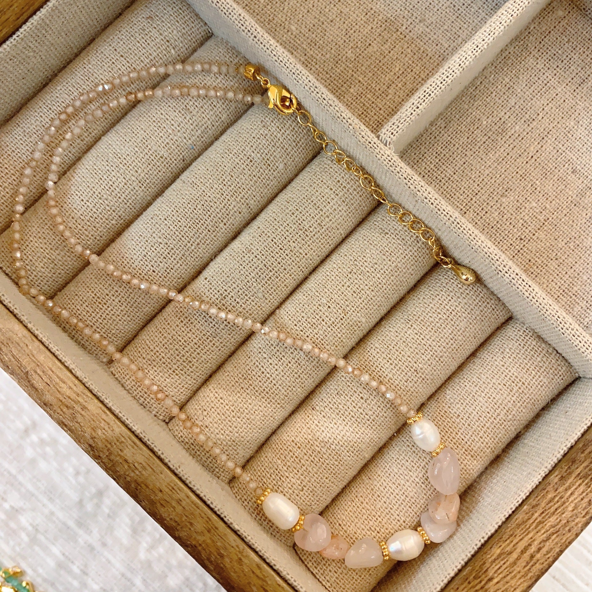 Wholesale Natural Stone Freshwater Pearl Colored Glass Beaded Necklace