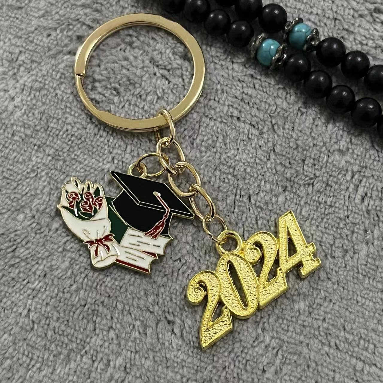 Wholesale Gold 2024 Bachelor's Cap Bachelor's Suit Graduation Season Entry Commemorative Keychain