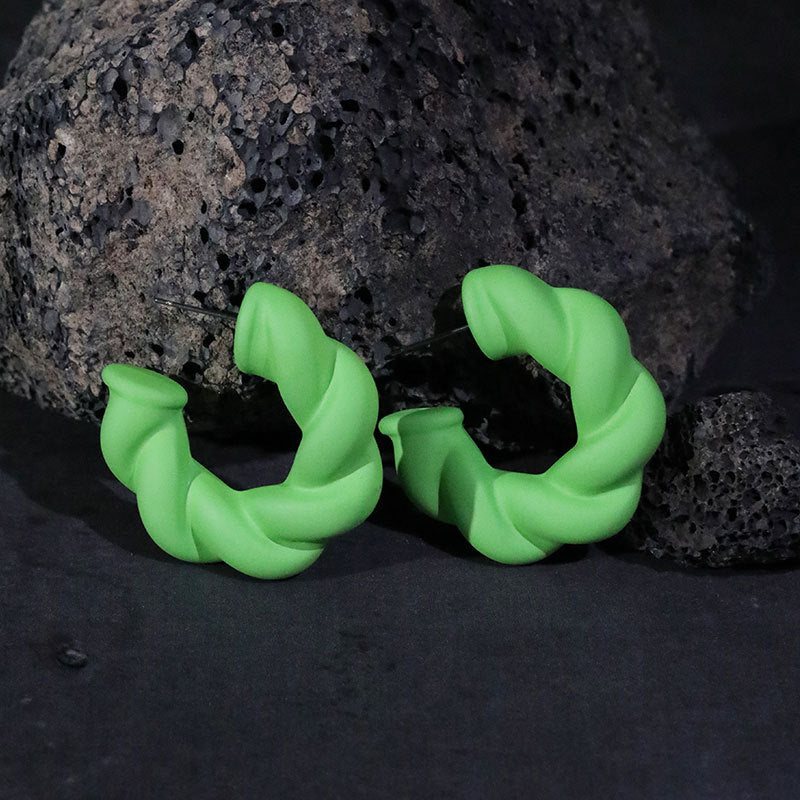 Wholesale Gut Simple Solid Color Commuter C Shape Twist Acrylic Earrings