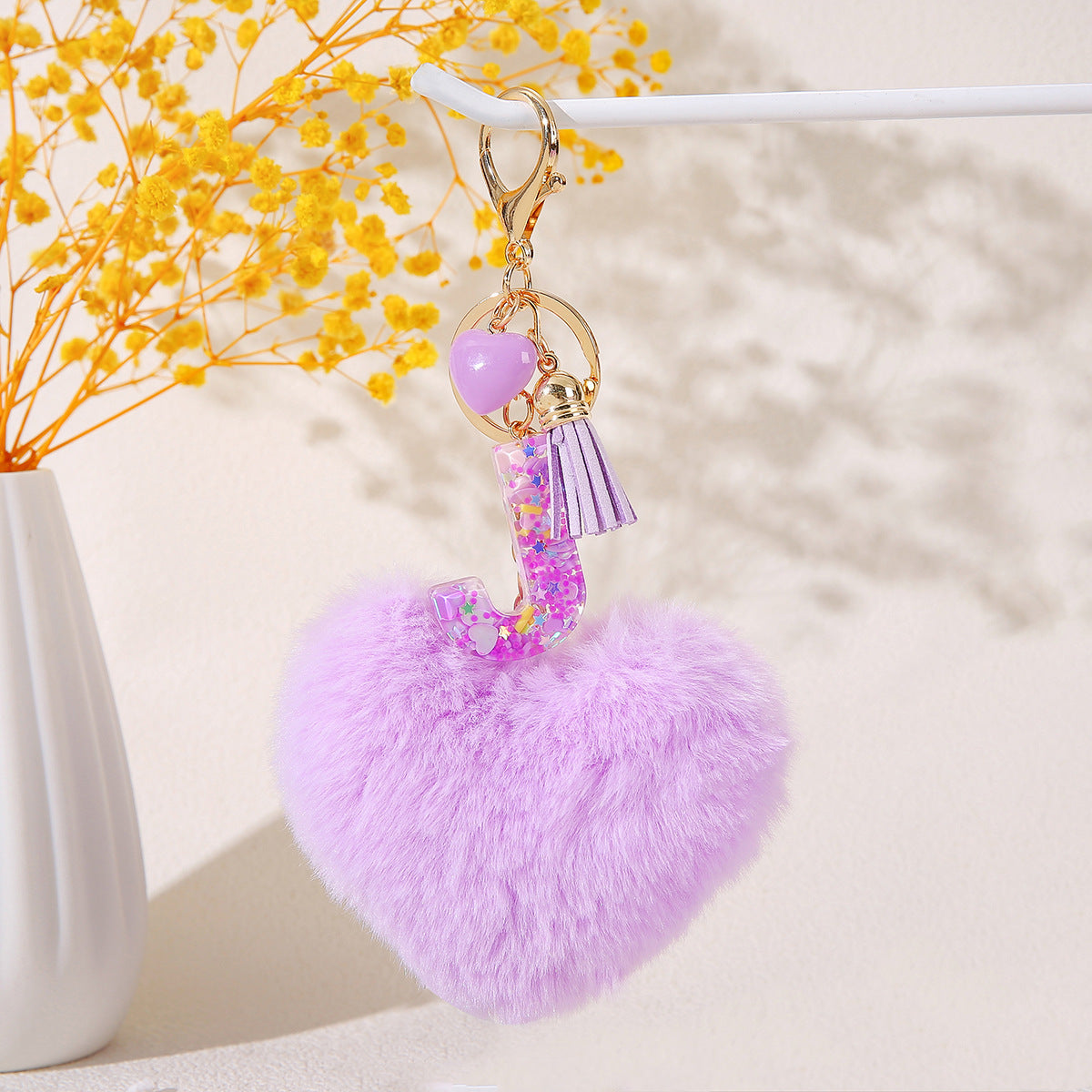 Wholesale in stock Love Shape Hair Ball Letter Keychain Wholesale Glue Sequins 26 Letter Key Ring Girl Backpack Decoration