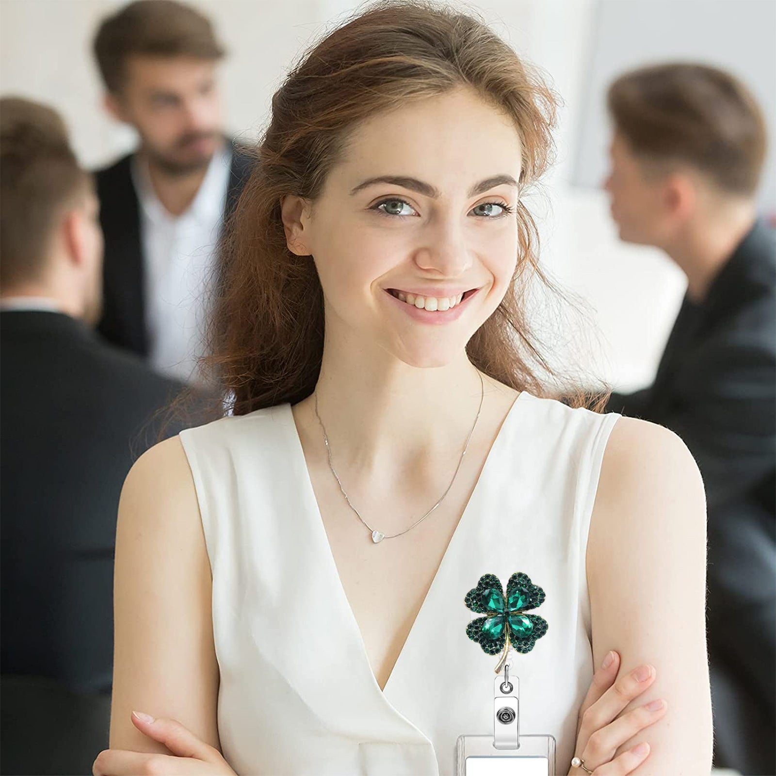 Wholesale Four-leaf clover rhinestone retractable rotating badge scroll