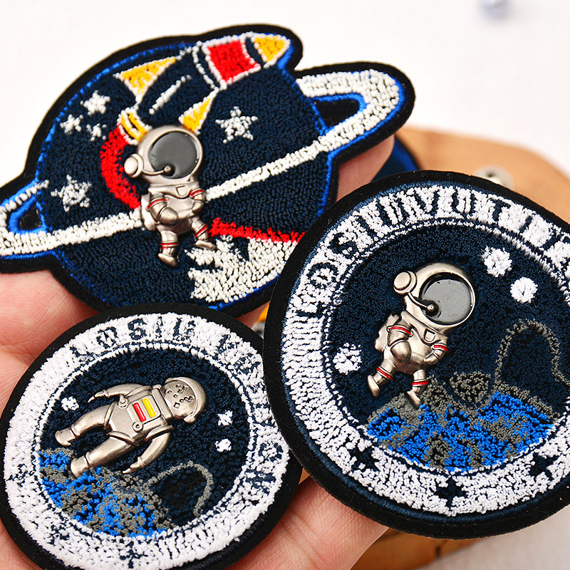 Wholesale Fashion Astronaut Space Towel Embroidery Brooch Round Cartoon Cute Clothing Pin Everyday Accessory For Resale
