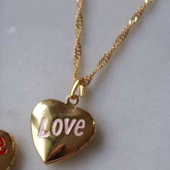 Wholesale Butterfly Shell Photo Album Photo Frame Necklace Retro Retractable Necklace Plated with Real Gold Color