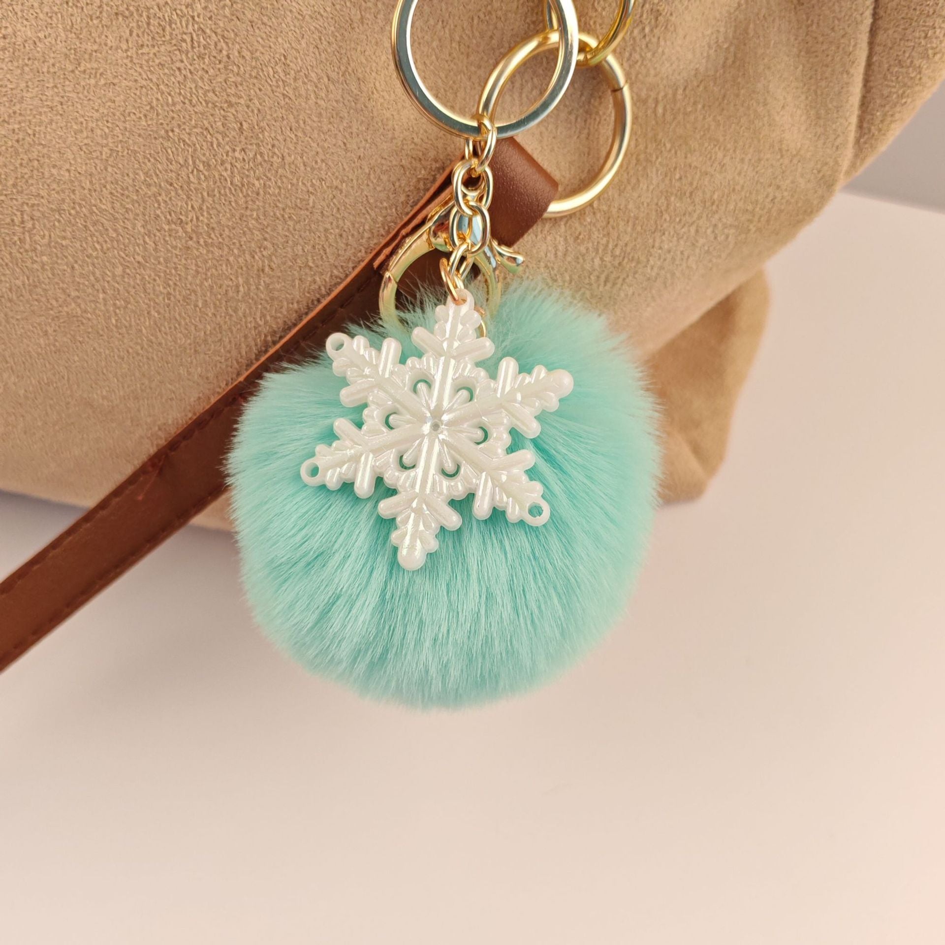 Wholesale Snowflake fur ball keychain