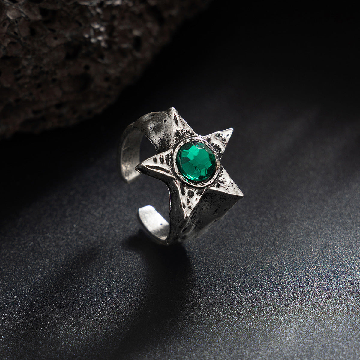 Wholesale Men' s diamond-encrusted five-pointed star irregular ring