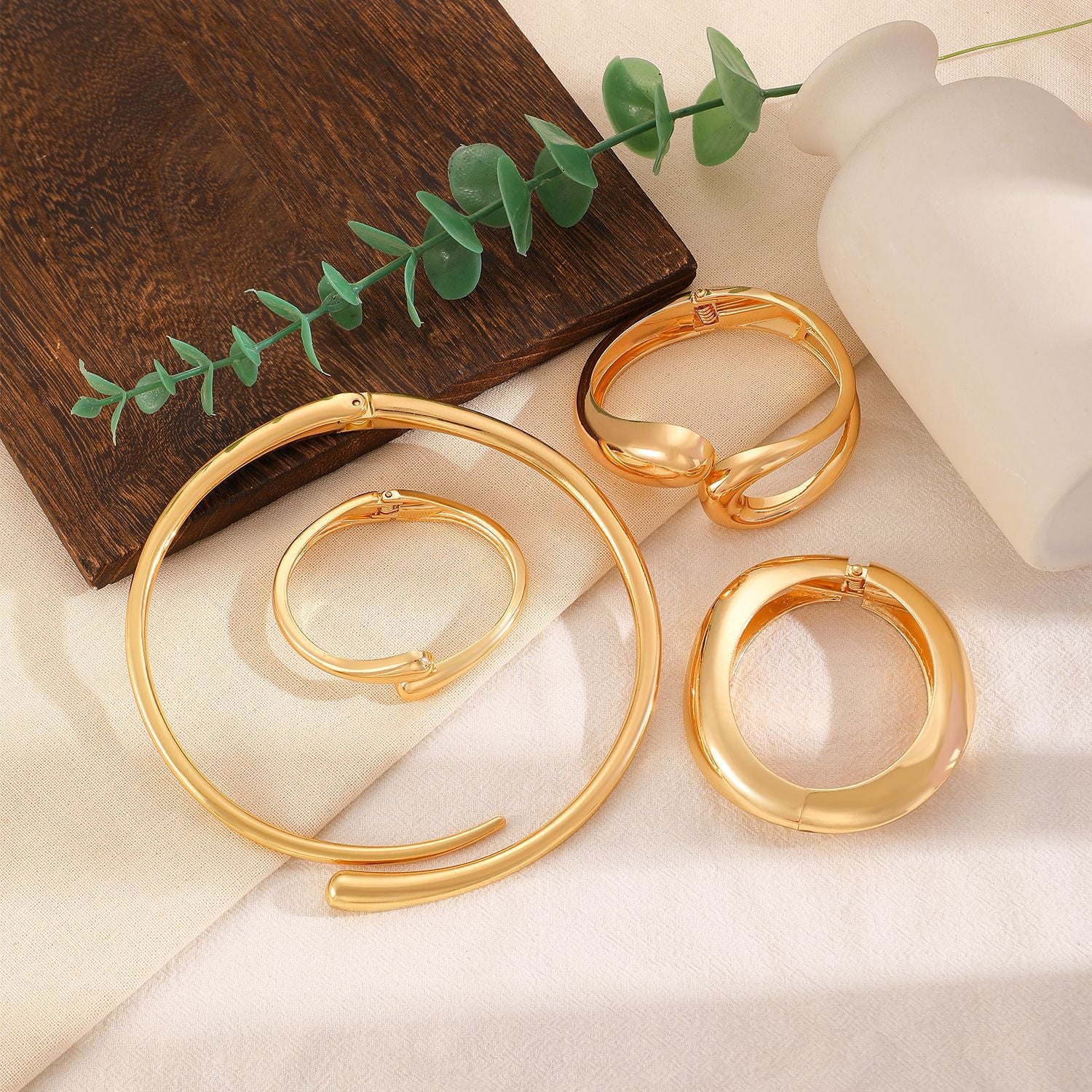 Wholesale suit Golden Glow Irregular Bracelet