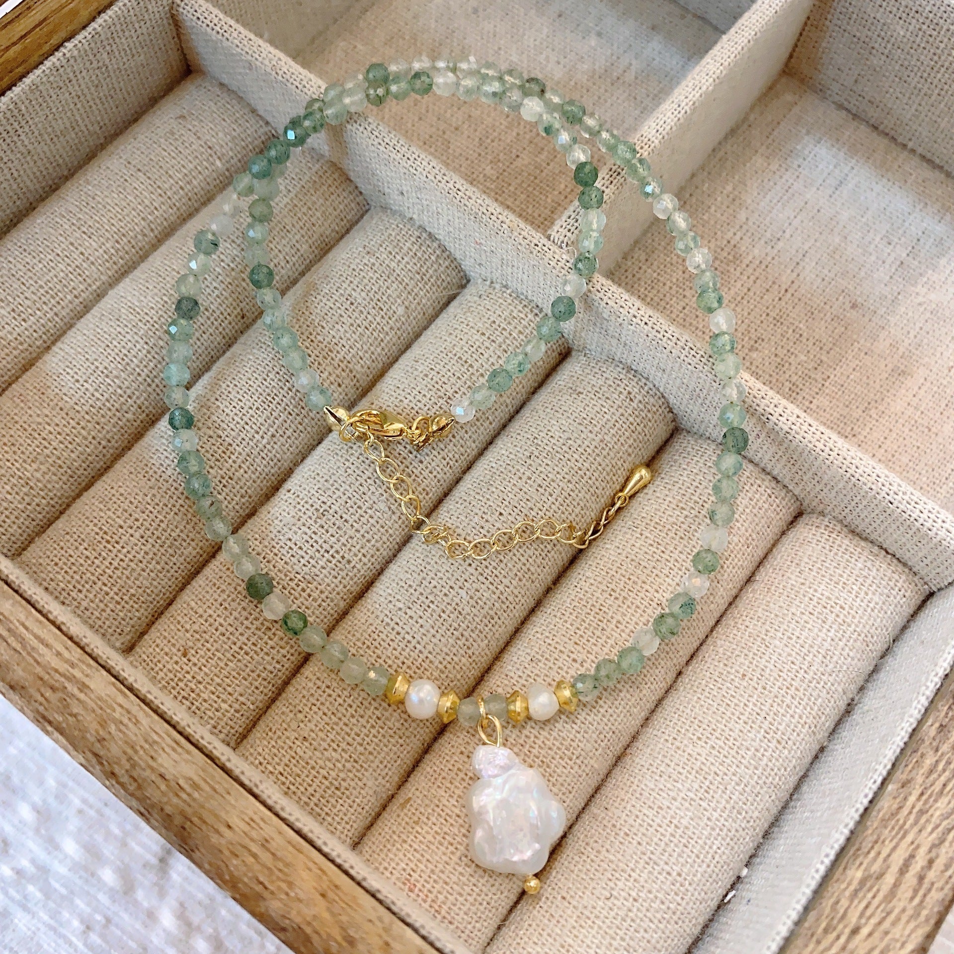 Wholesale Natural Stone Freshwater Pearl Colored Glass Beaded Necklace