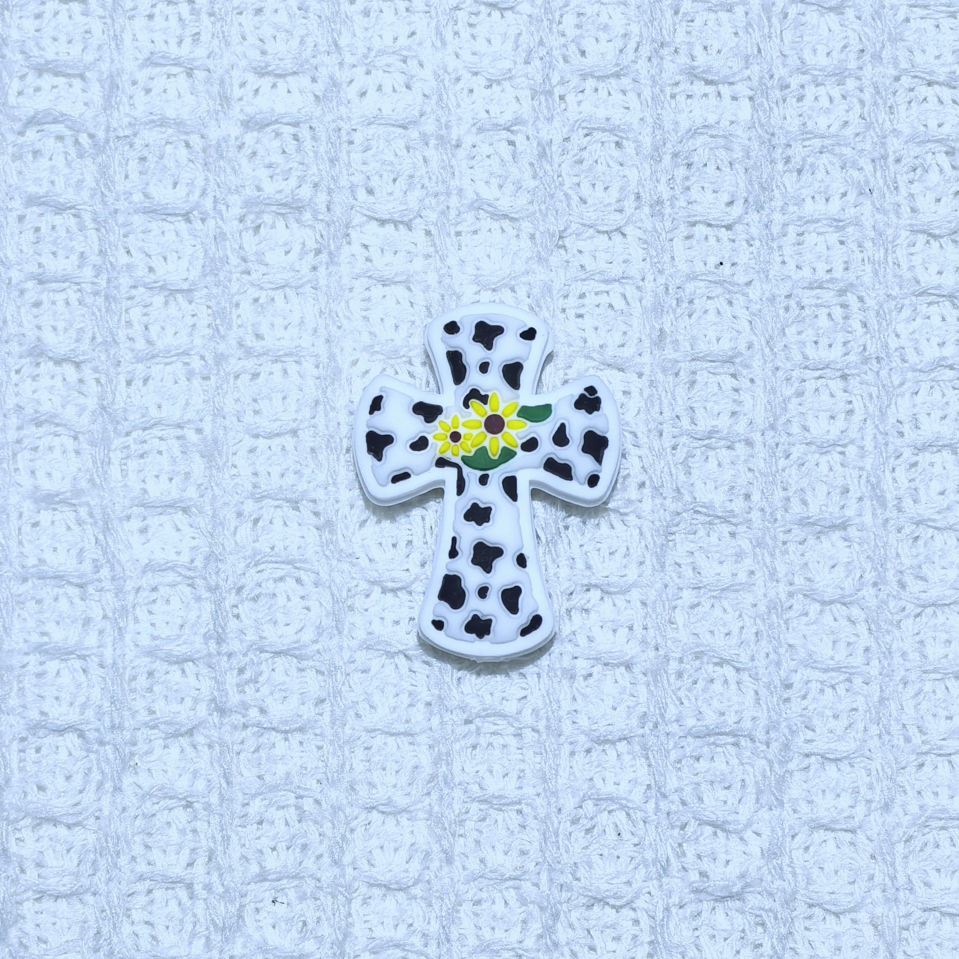 Wholesale  Random 100pcs  cross variety series silicone cartoon beads Focal Beads