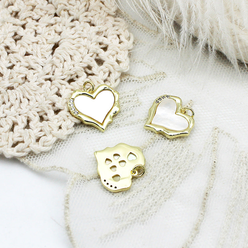 Wholesale of Natural Black and White Dish Shaped Copper DIY Jewelry Accessories