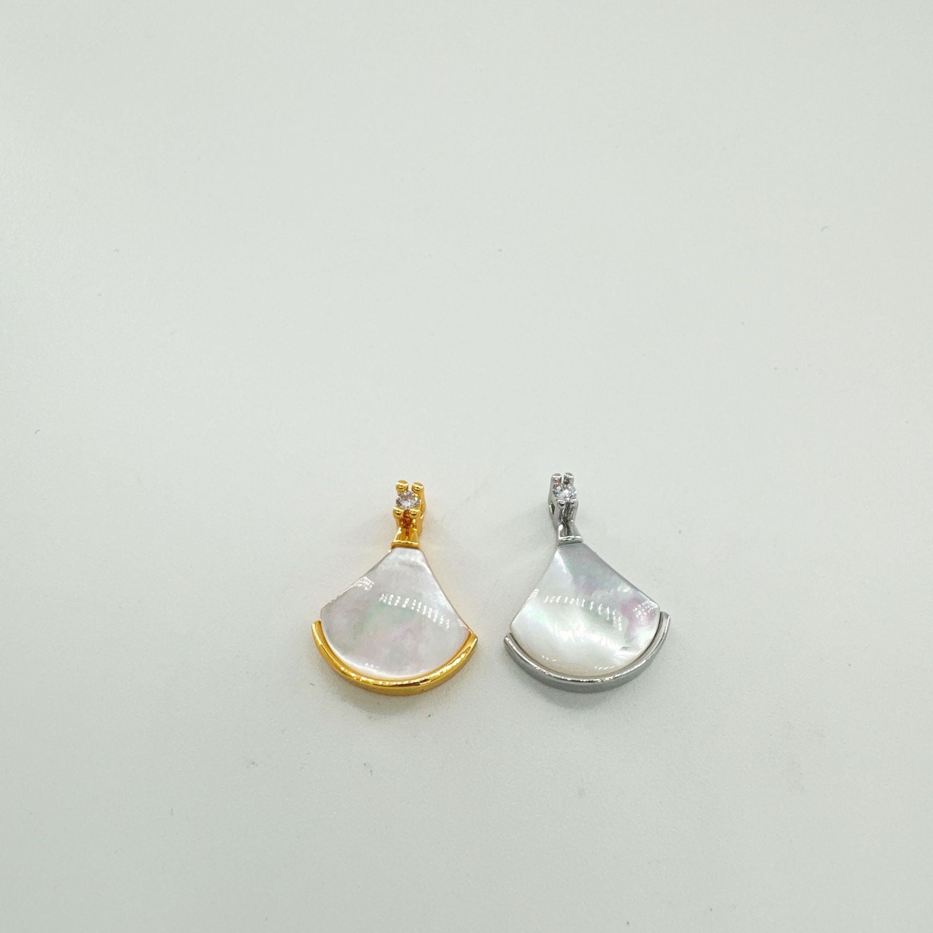 Wholesale 18K gold plated copper natural shell inlaid fan shaped heart pendant