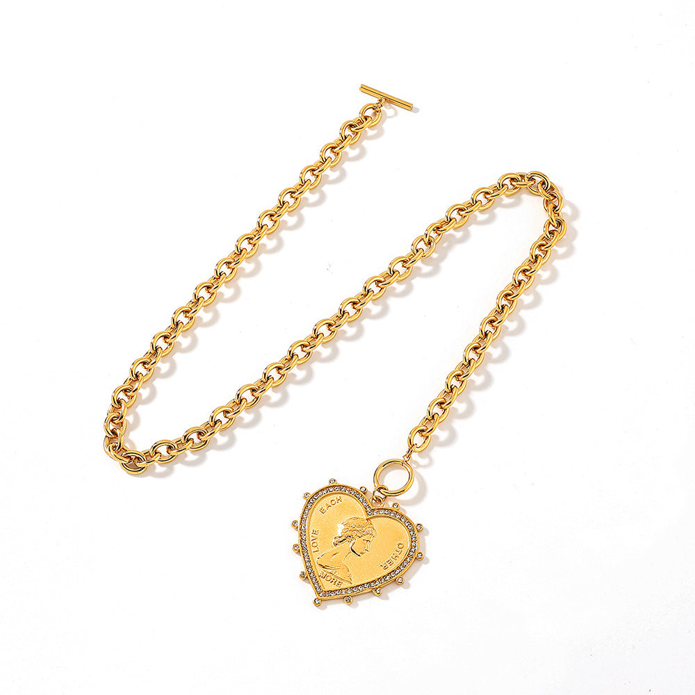 Wholesale Stainless Steel Necklace Queen Portrait Heart Shape Necklace