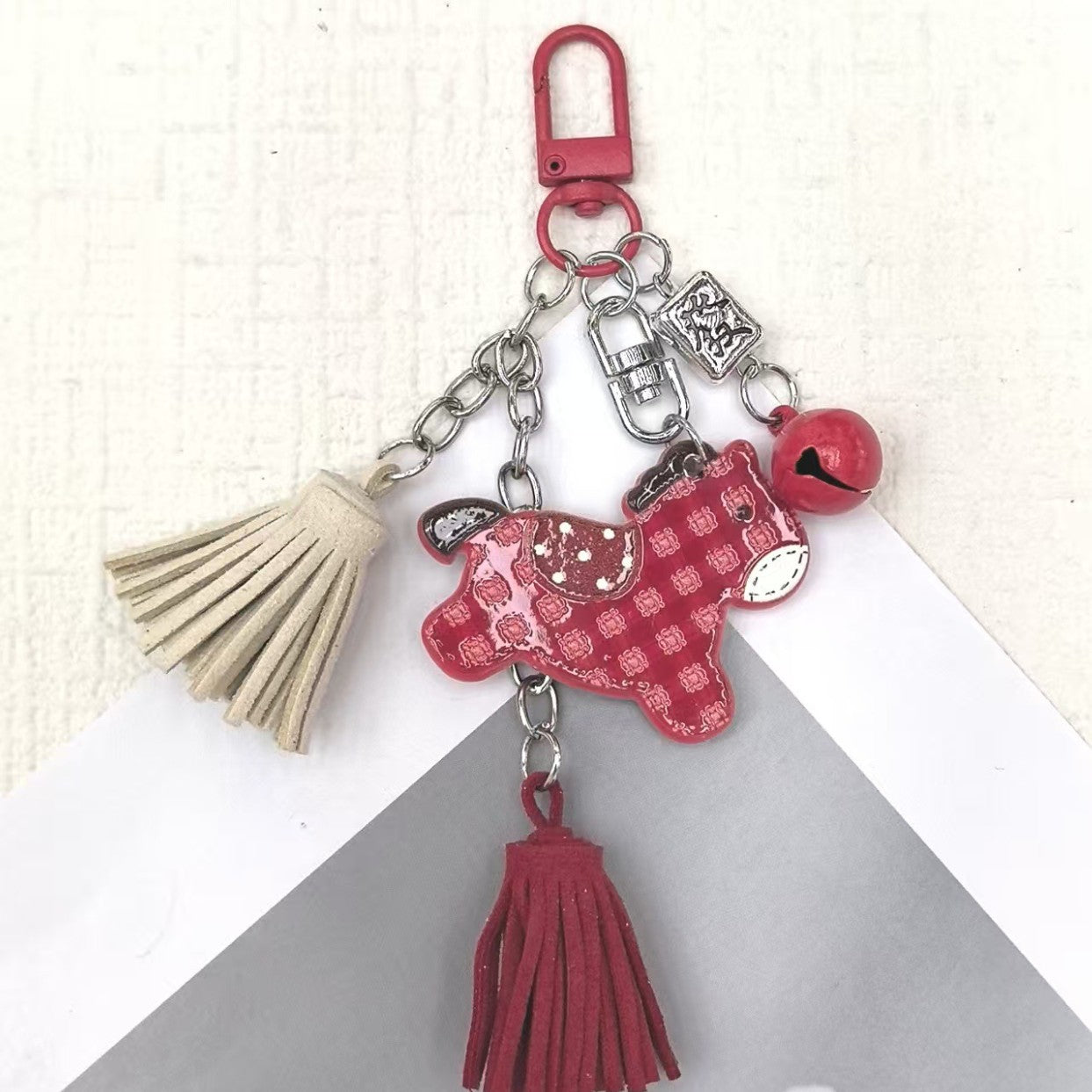 Wholesale Mesh horse tassel pendant acrylic keychain