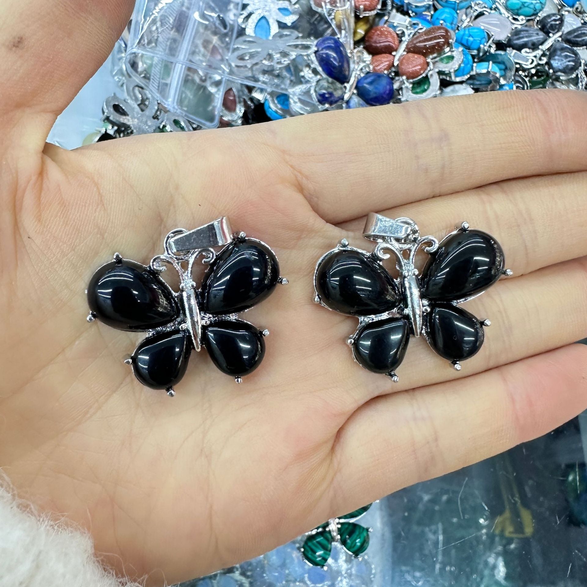 Wholesale Crystal Butterfly Pendant Amethyst Tiger Eye Natural Stone  Necklace