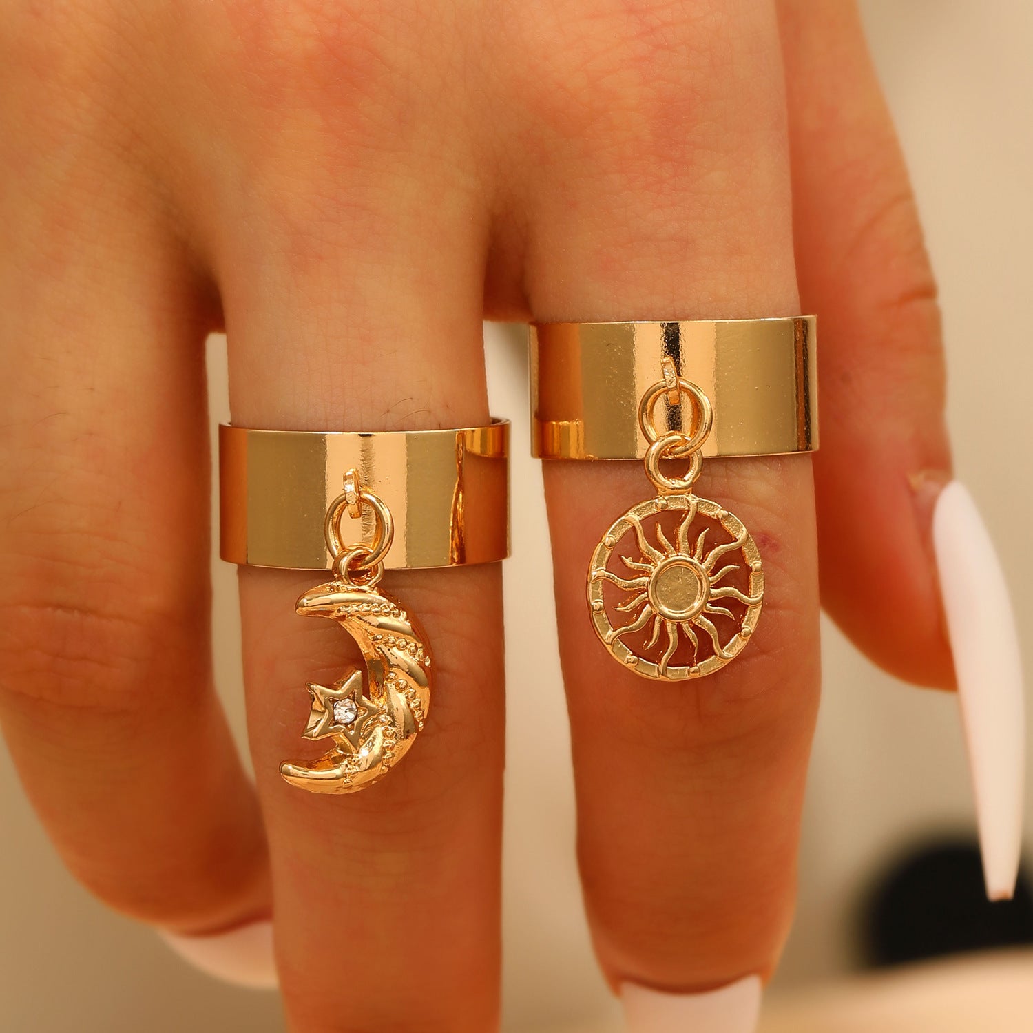 Wholesale Chic Moon Sun Magnetic Couple Necklace Alloy Jewelry Accessory For Resale