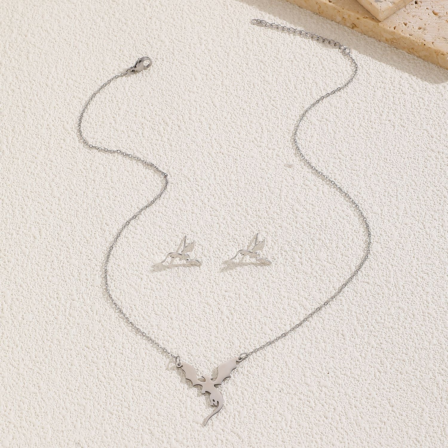 Wholesale Stainless Steel Cut Flying Dragon Pendant Clavicle Necklace