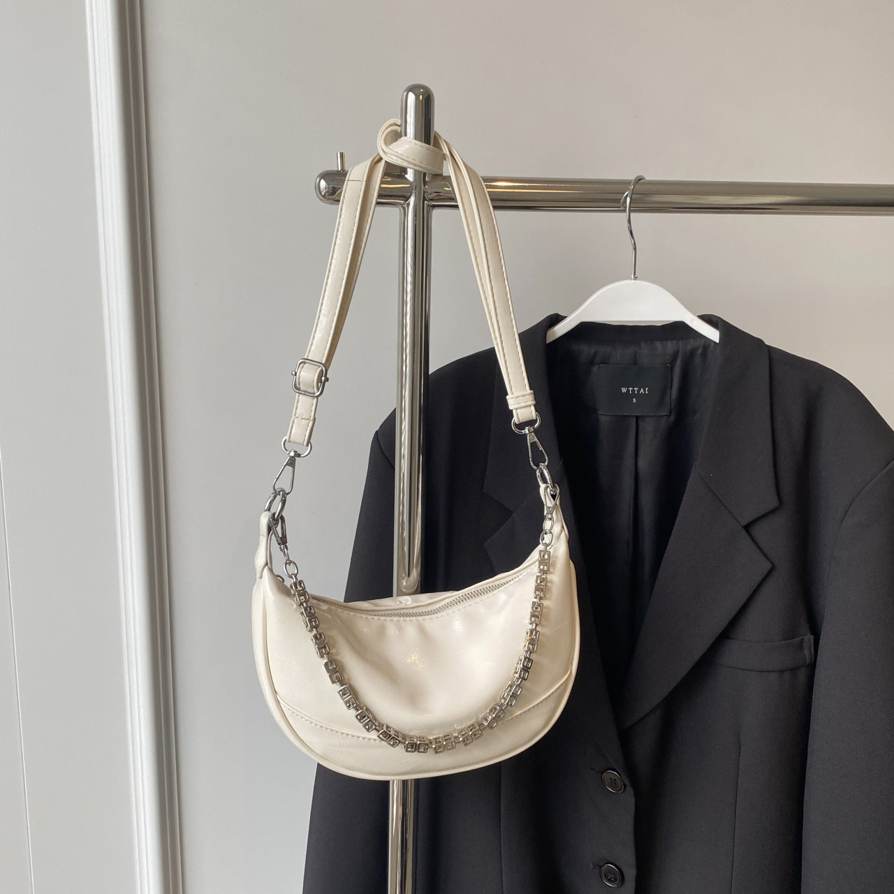 Wholesale Solid Color Pleated Shiny Chain Retro Dumpling Bag