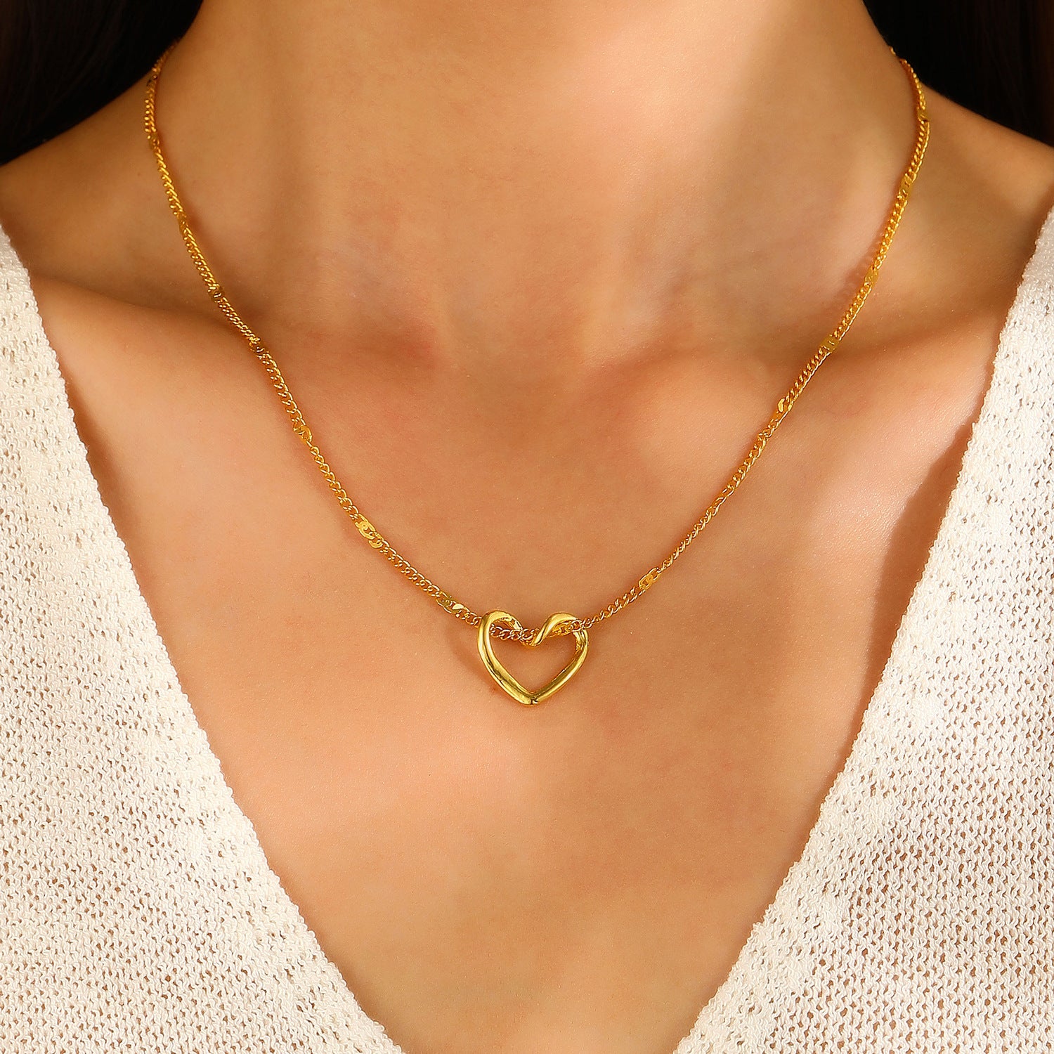 Wholesale women' s hollow heart necklace bracelet