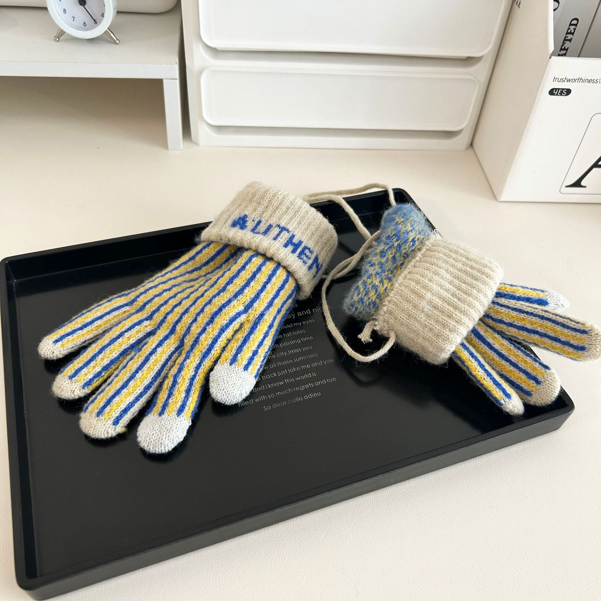 Wholesale Winter Color Striped Polyester Gloves