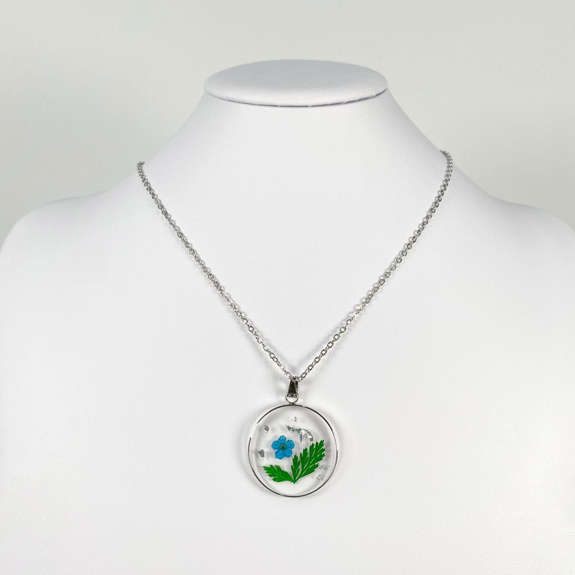 Wholesale 12pcs Resin Creative December Dried Flower Necklace