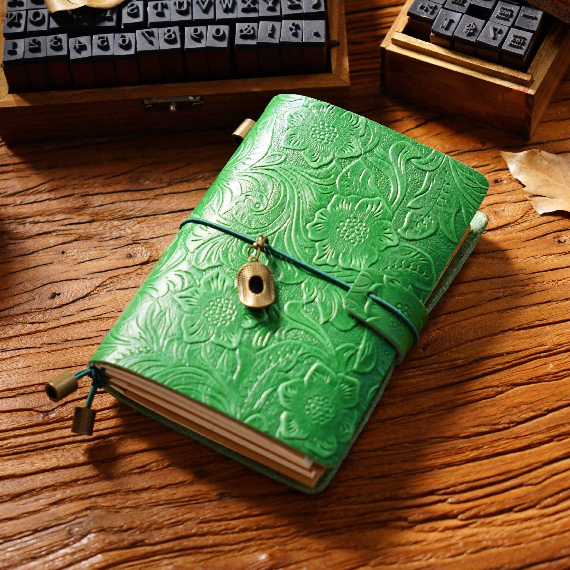 Wholesale Vintage Carved Handmade Loose-leaf Top Layer Cowhide Notebook
