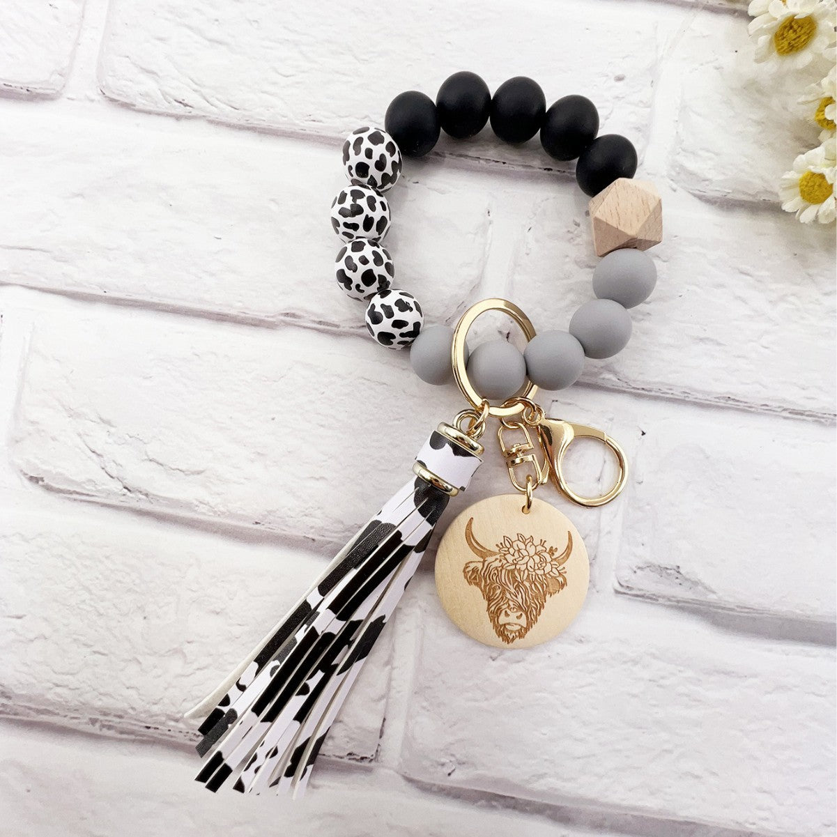Wholesale Western Style Dairy Wood Beads Silicone Beaded Round Wood Pieces Yak Keychain