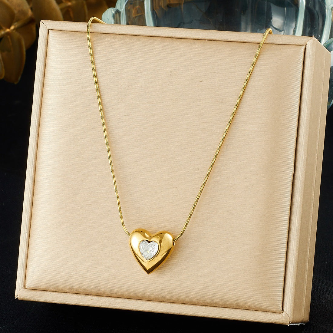 Wholesale Diamond-encrusted heart-shaped stainless steel necklace