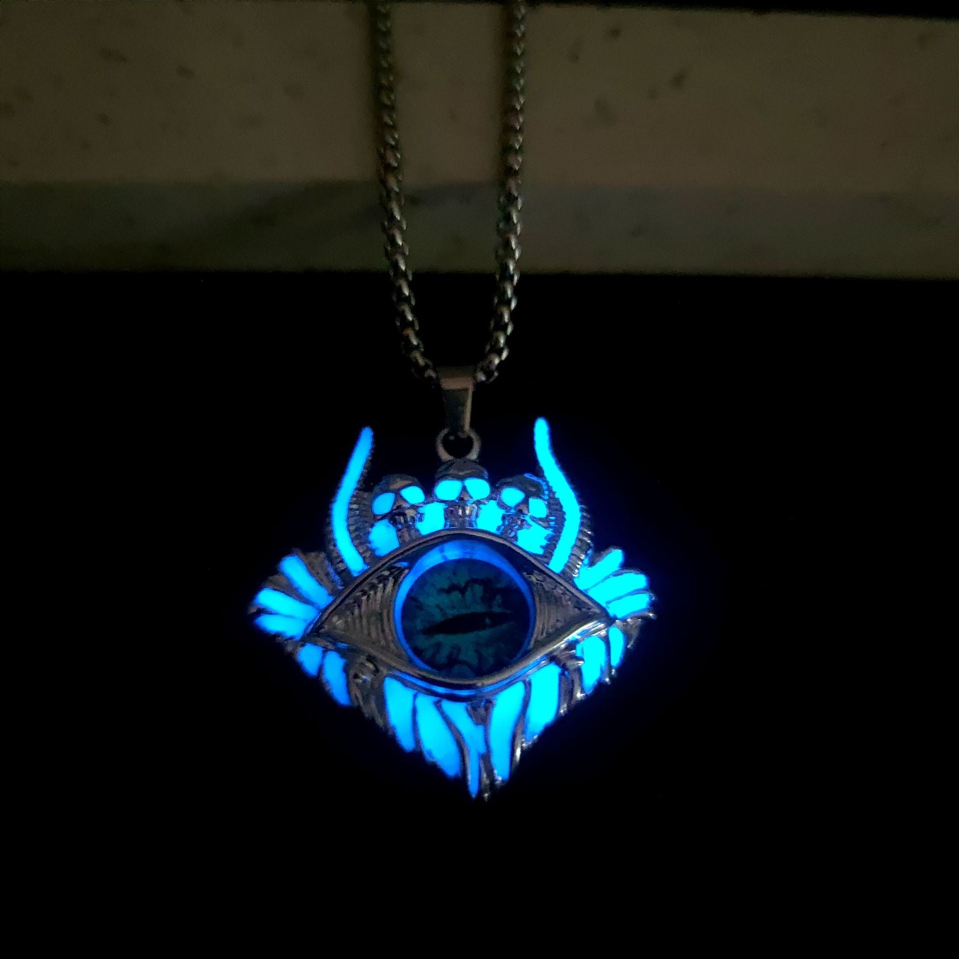 Wholesale Luminous Devil' s Eye Necklace
