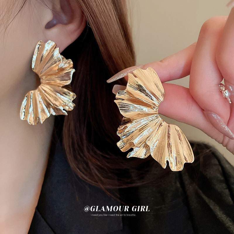 Wholesale Flower Scalloped Metal Earrings