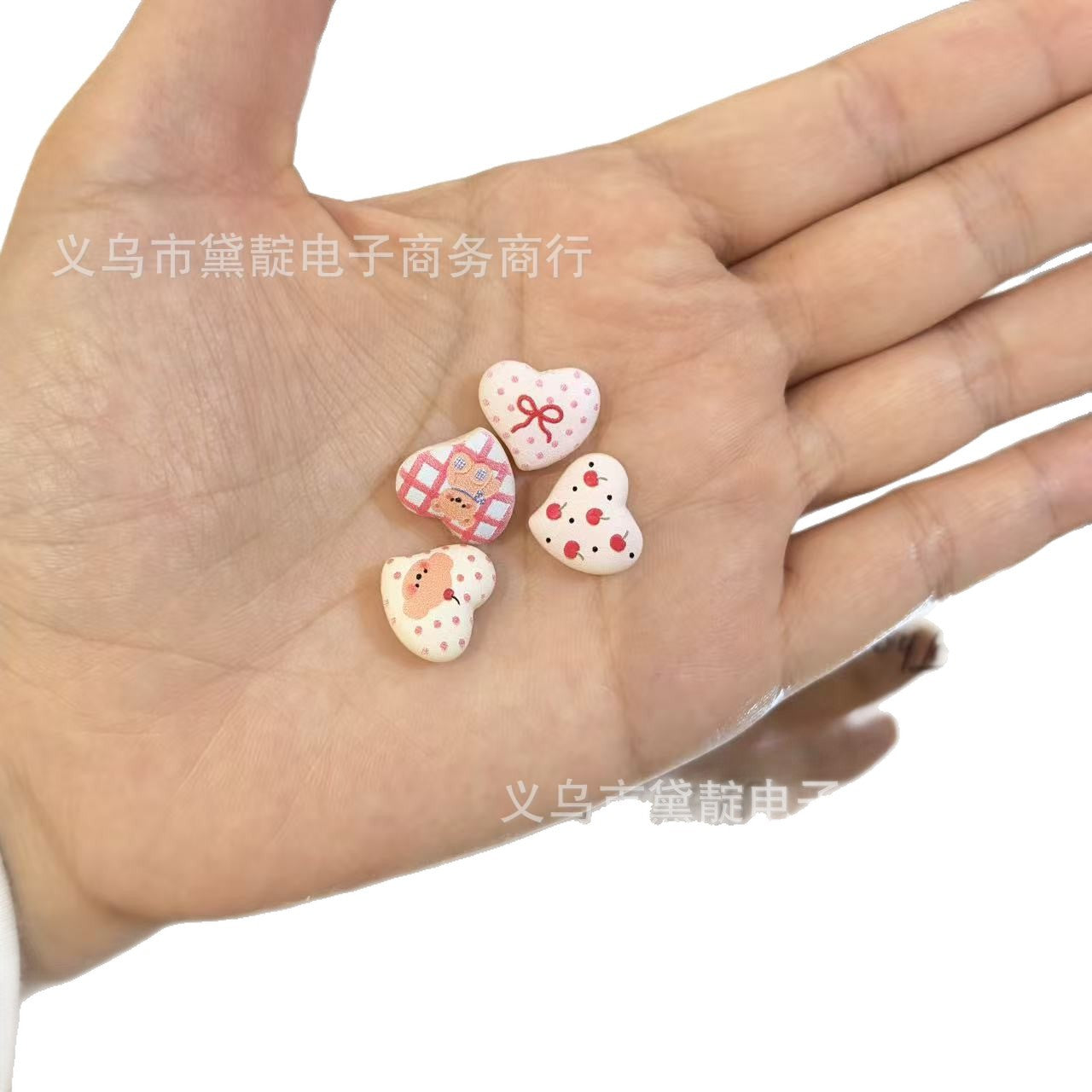 Wholesale 10pcs Relief Plaid Bear Crooked Apple Heart Acrylic Beads