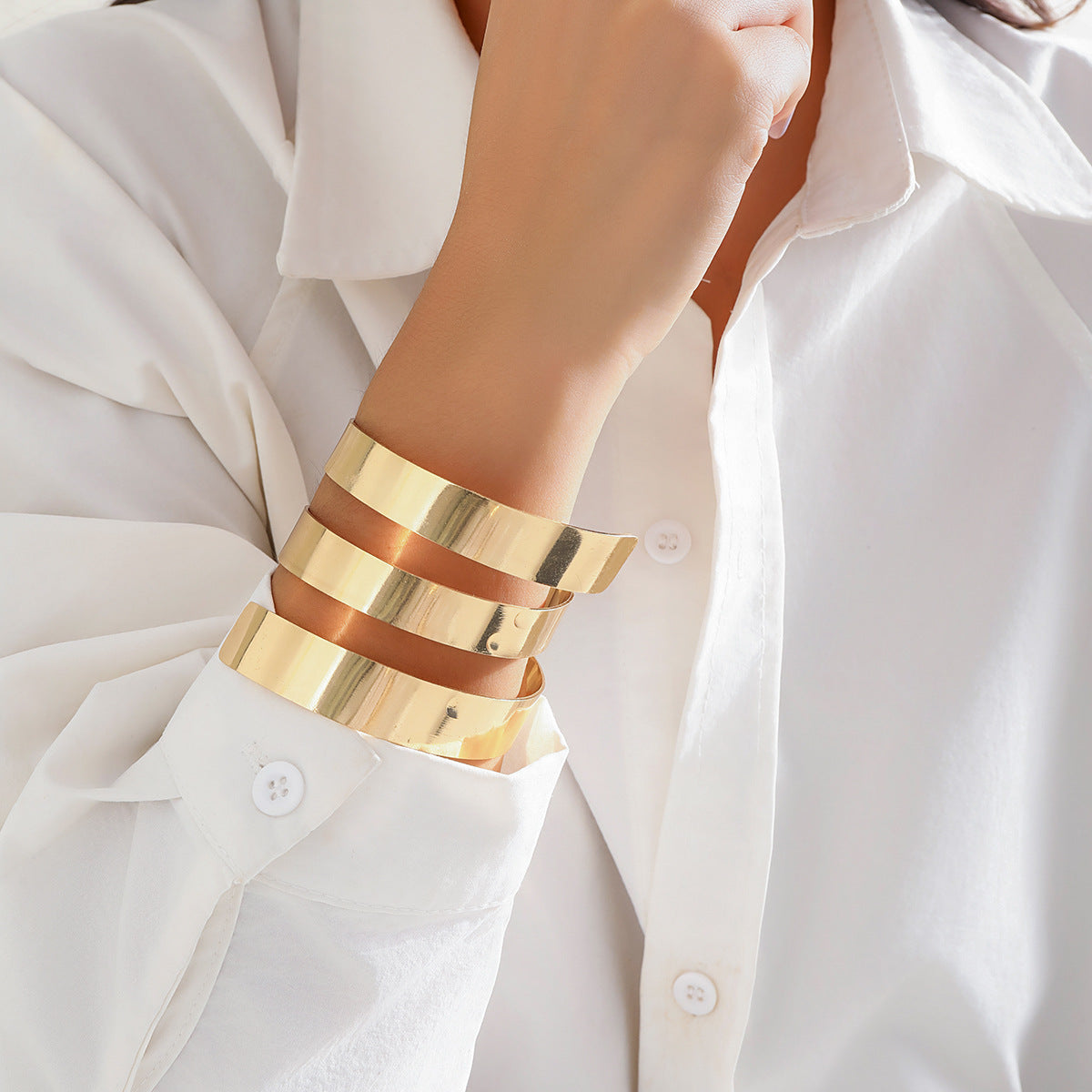 Wholesale Open Glossy Retro Hollow Geometric Bracelet