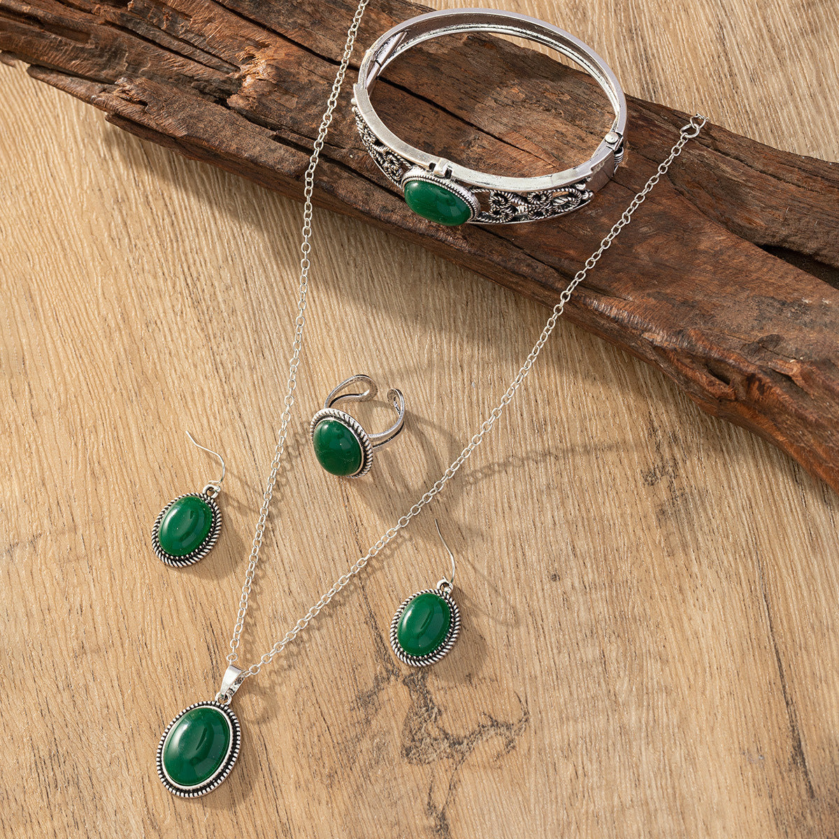 Wholesale Four-piece set of natural stone emerald necklace, earrings, ring and bracelet