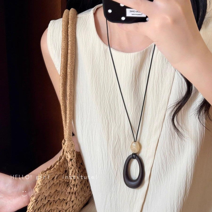 Wholesale Irregular circular pendant with adjustable long necklace