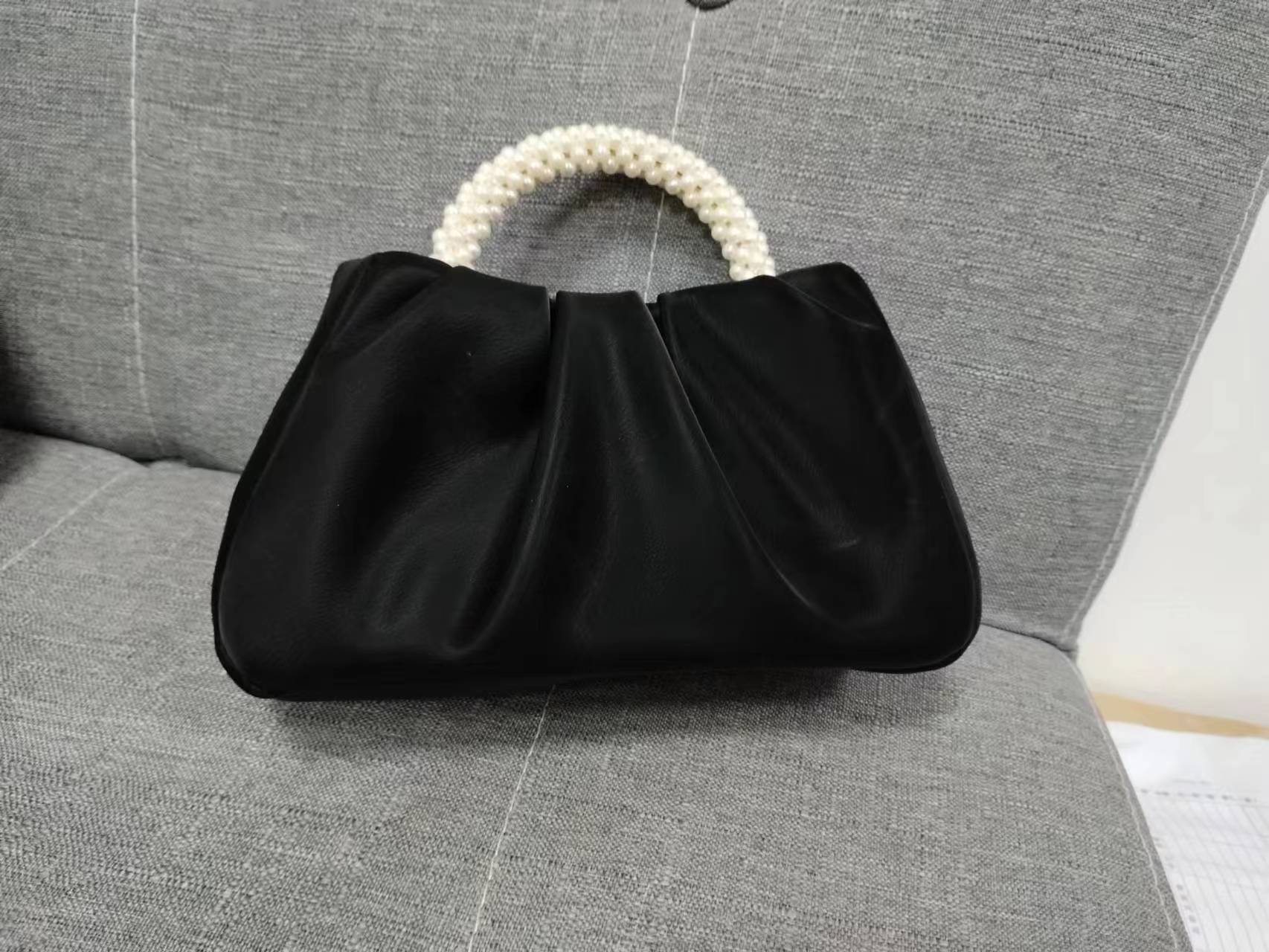 Wholesale Fashion Pleated Pearl Handbag Cloud Bag