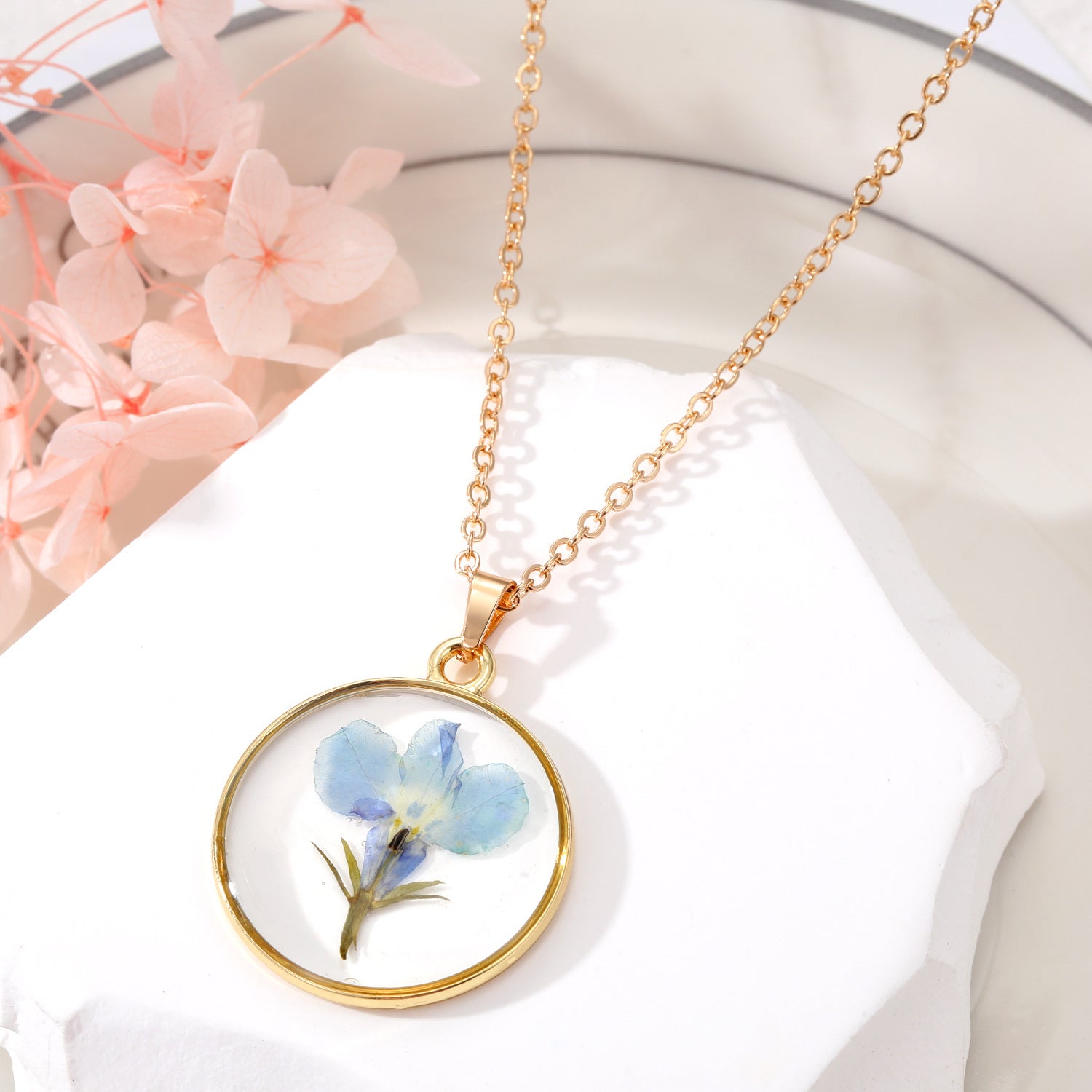 Wholesale Bohemian natural dried flower polygonal epoxy pendant necklace