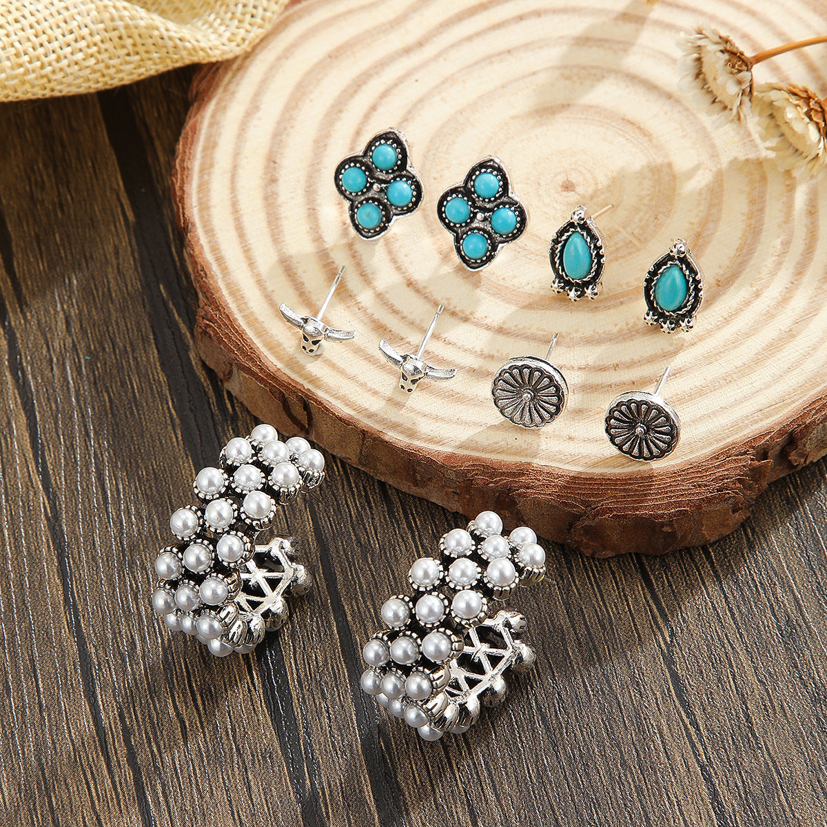 Wholesale Chic Turquoise Bohemian C Shape Earring Set Vintage Flower Bull Head Design Zinc Alloy Jewelry Accessory For Resale