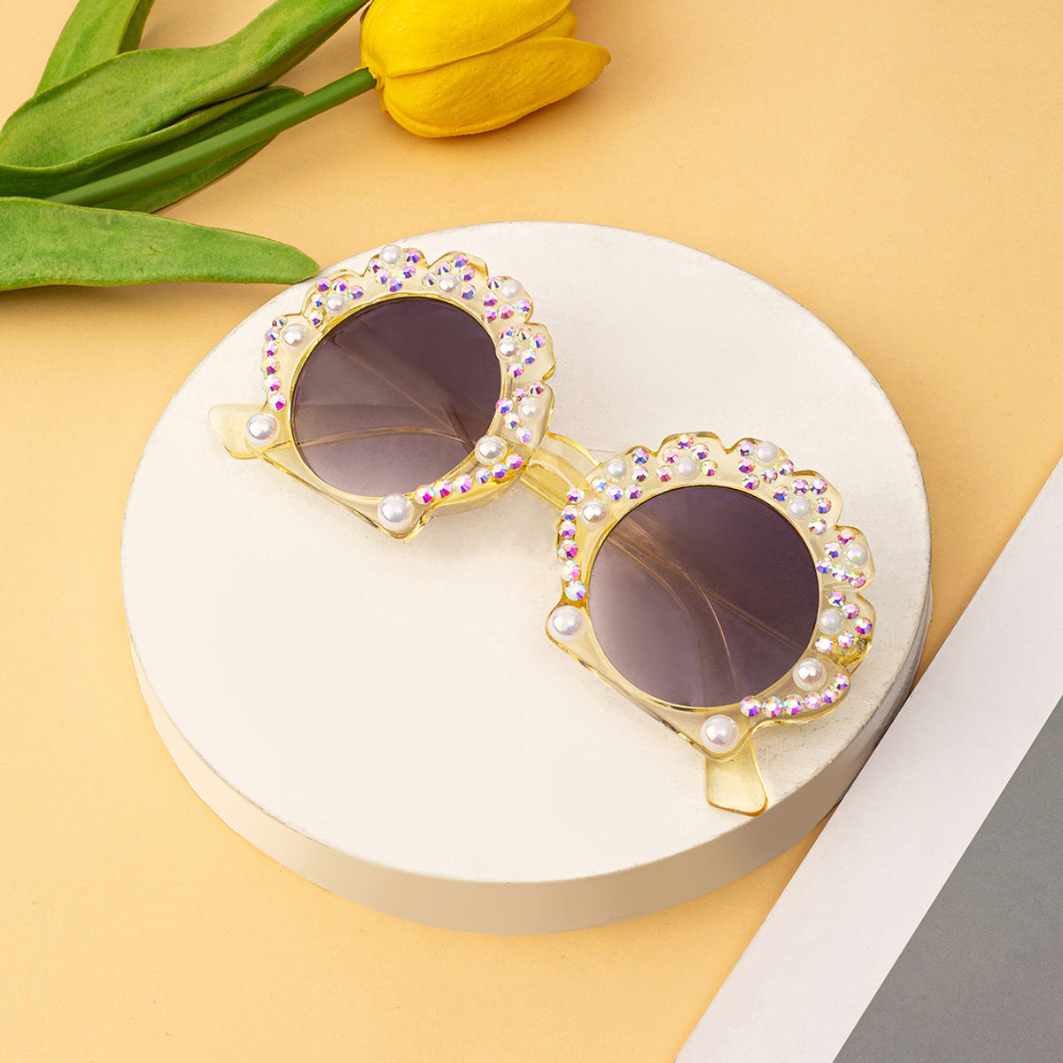 Wholesale Girl' s cute pearl studded diamond sunglasses