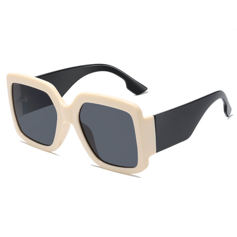 Wholesale Fashionable accessories for traveling and driving: large frame sunglasses